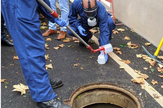 Prélèvements dans les eaux usées de Marseille (photo BMPM)